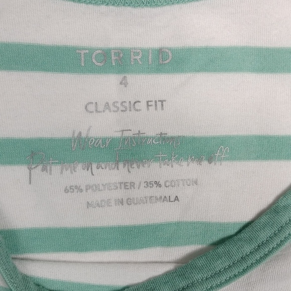 Torrid classic fit womens top size 4X - Picture 2 of 9